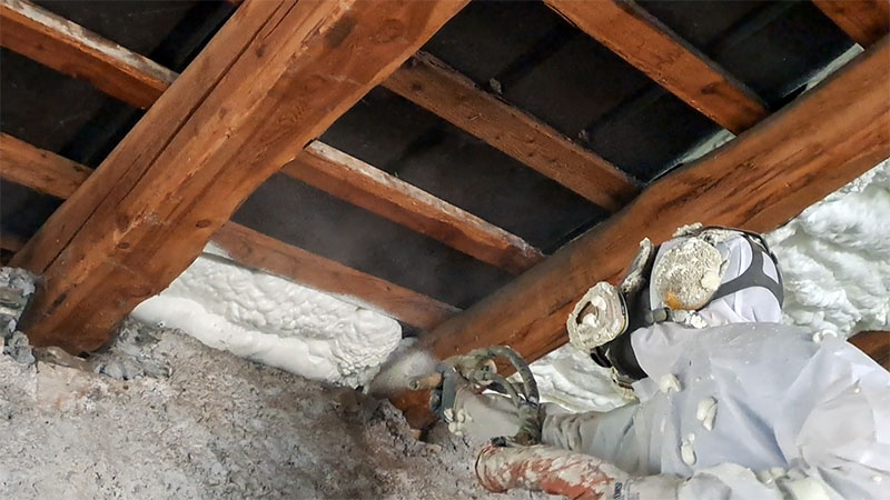 eliminazione della condensa da un tetto in lamiera